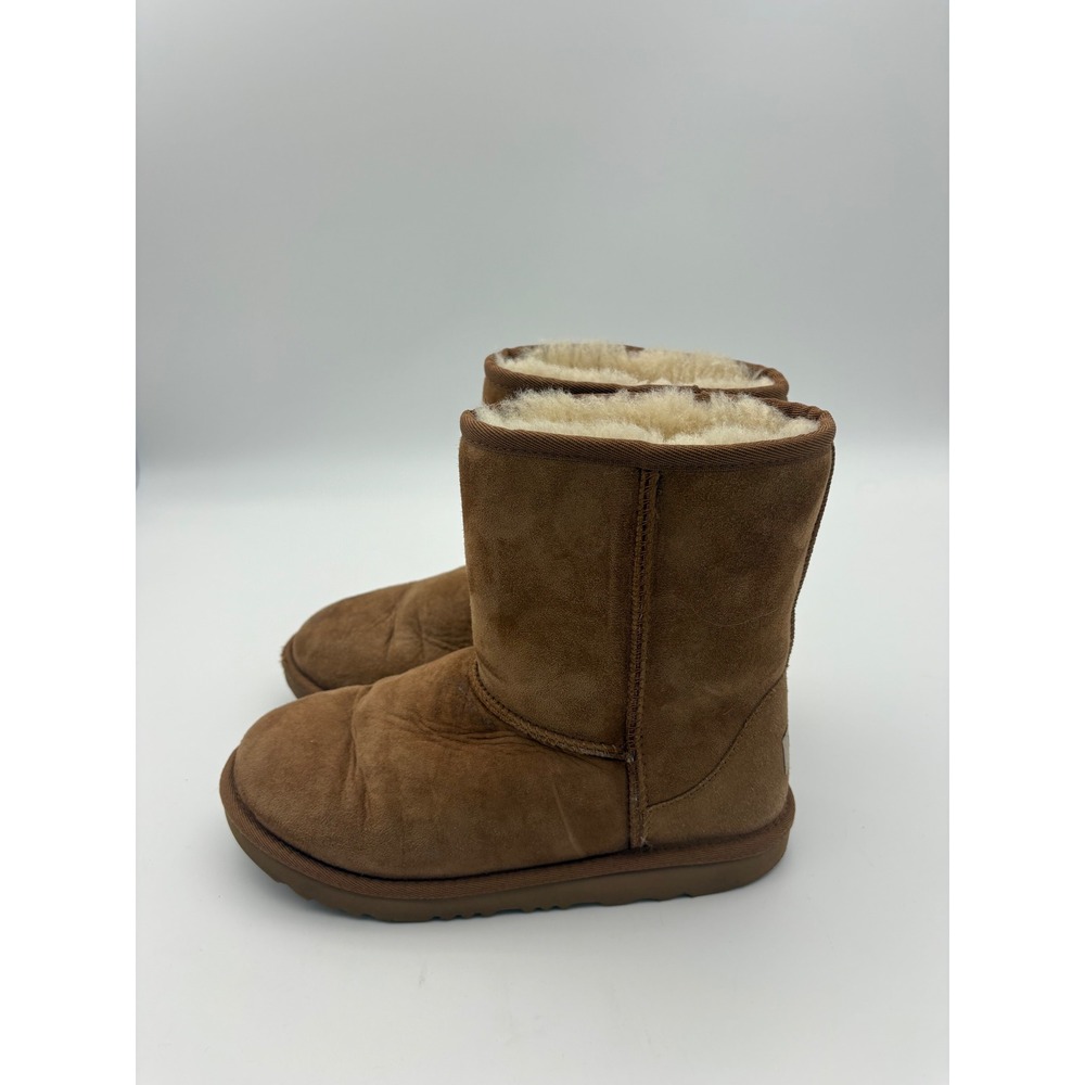 UGG Classic Short Chestnut Suede Sheepskin Lining Boots Womens Size 5